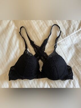 Black Lace Cross-Back Push-Up Bra 32B
